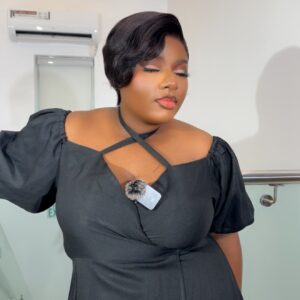Black short wig